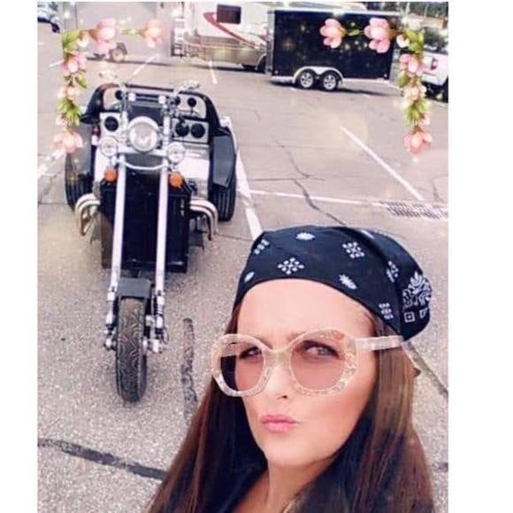 Meet your Posher, Amy - Picture 2 of 8